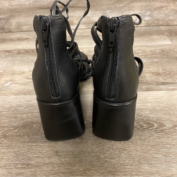 Steve Madden | Cherri30 Sandal Black Leather Size 8M - Picture 6 of 10